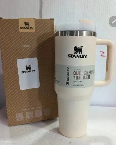 Double wall Stanley Tumbler With Straw